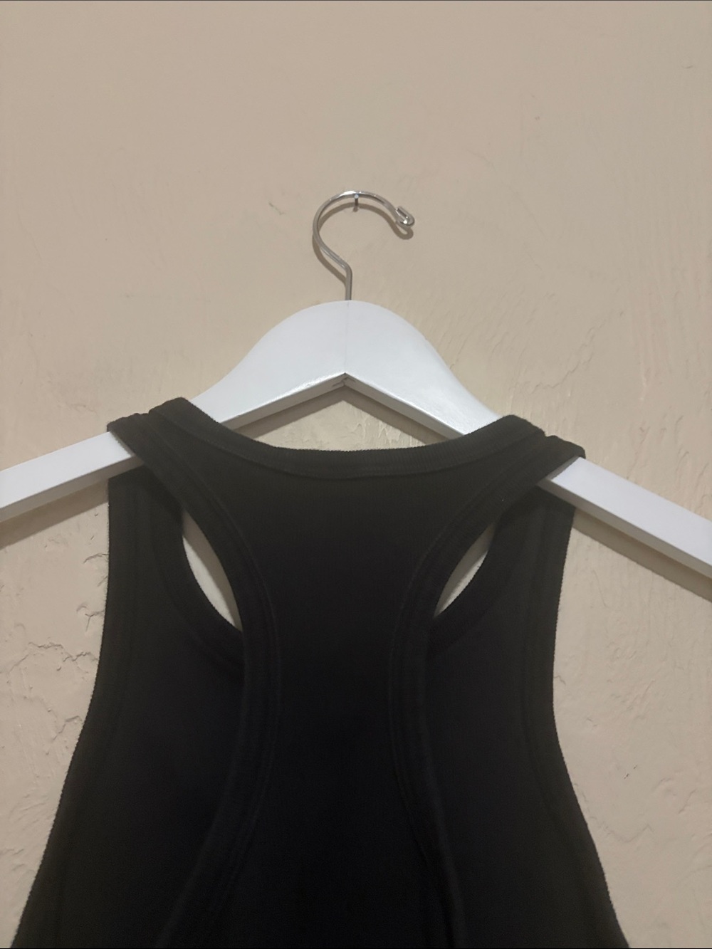 ALO Aspire Black Cropped Racerback Logo Tank. Great Condition! - Picture 4 of 6